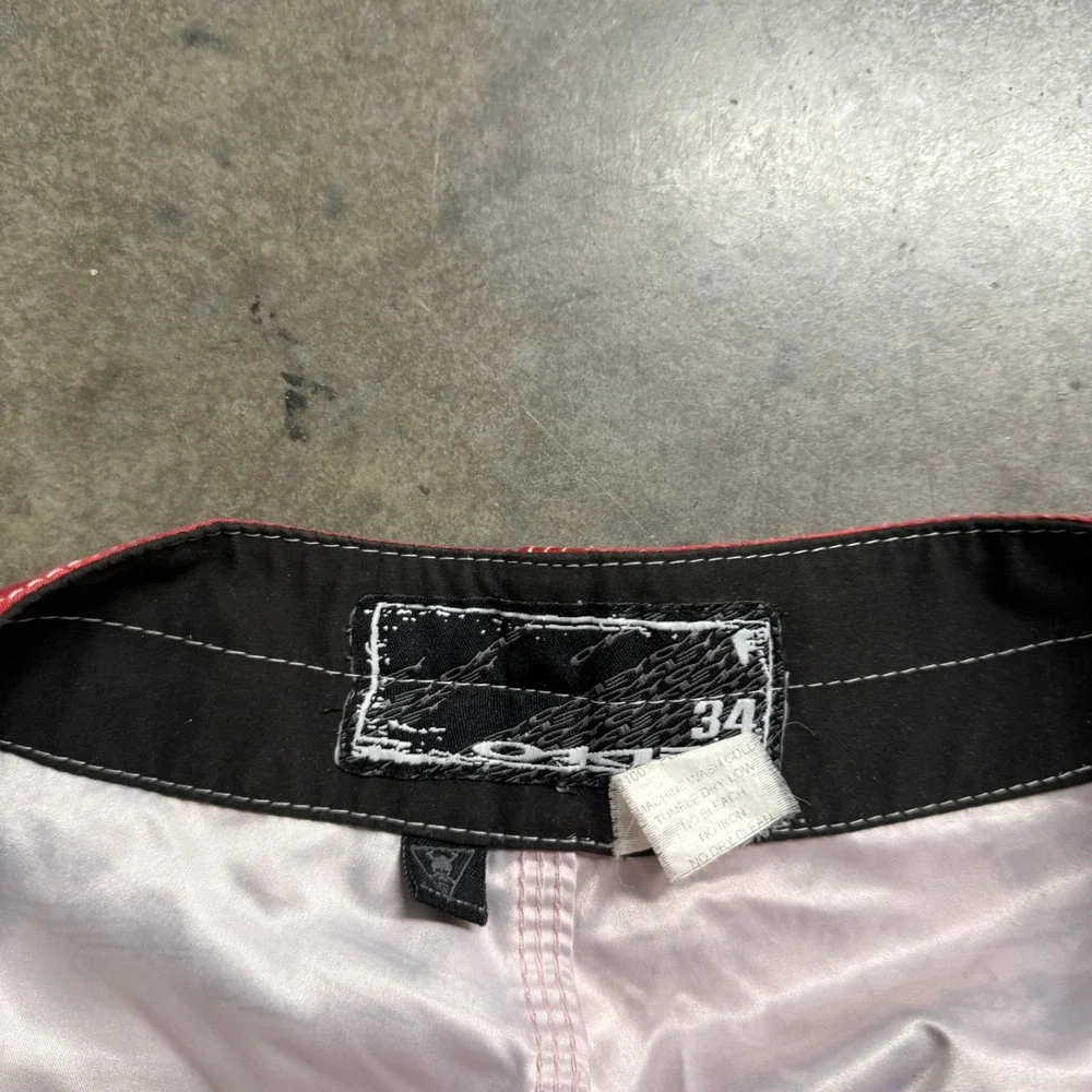 Oakley Board Shorts‎ Mens 34 Red Black Abstract Graphic Swim Trunks Cargo Pocket